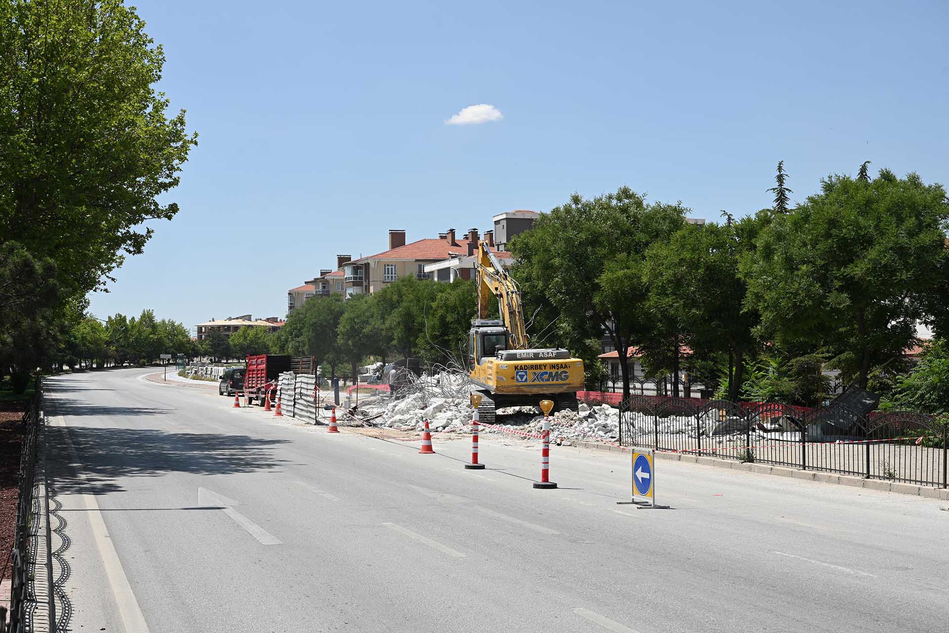 YAŞAR DOĞU YAYA ÜST GEÇİDİ