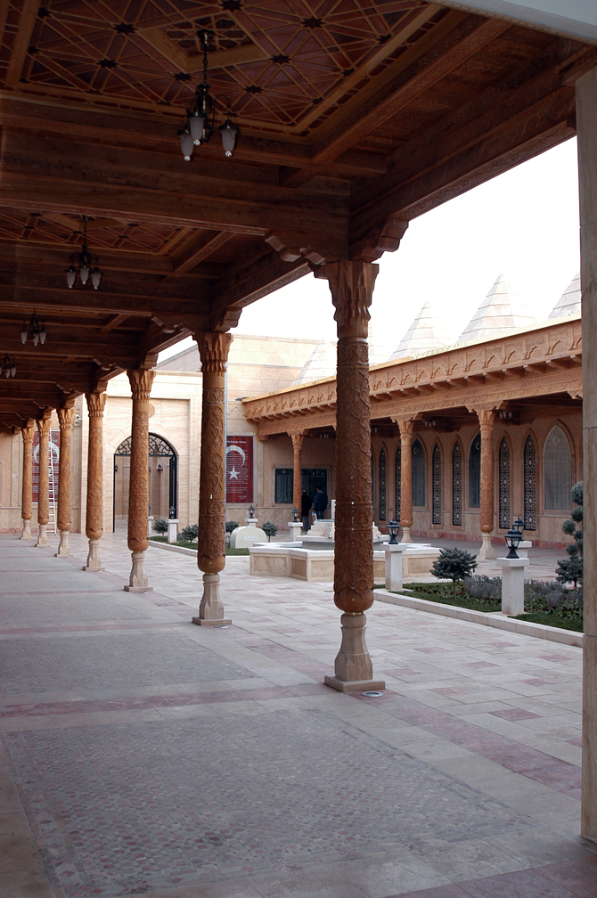 Galeri avlu