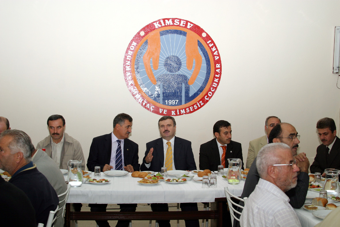 Başkan Akyürek Kimsesiz Çocuklarla İftar Açtı