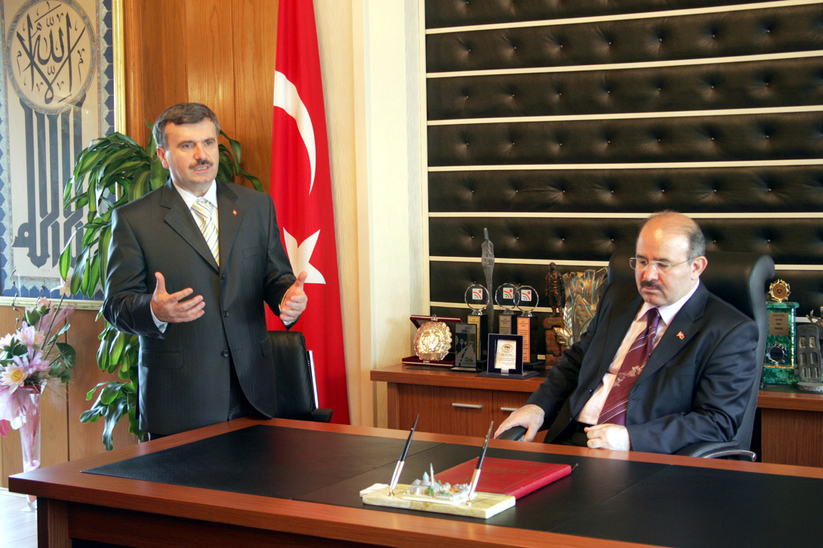 Bakan Çelik: 'Konya sürekli gelişiyor, güzelleşiyor.'