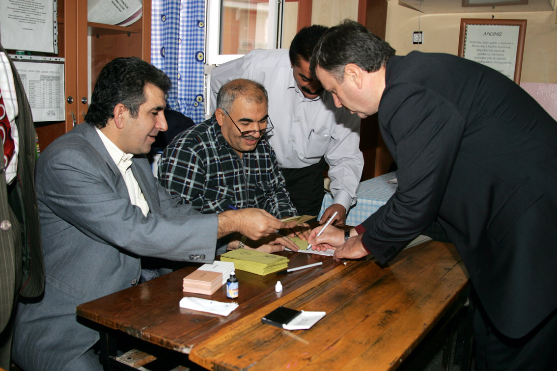 Başkan Akyürek, Referandum İçin Oyunu Kullandı