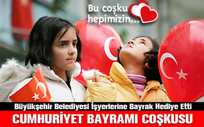 Büyükşehir Belediyesi İşyerlerine Bayrak Dağıttı