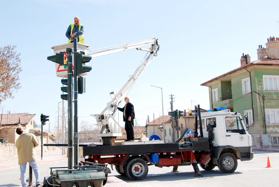 Trafik Lambaları Değişiyor, Enerji Tasarrufu Sağlanıyor