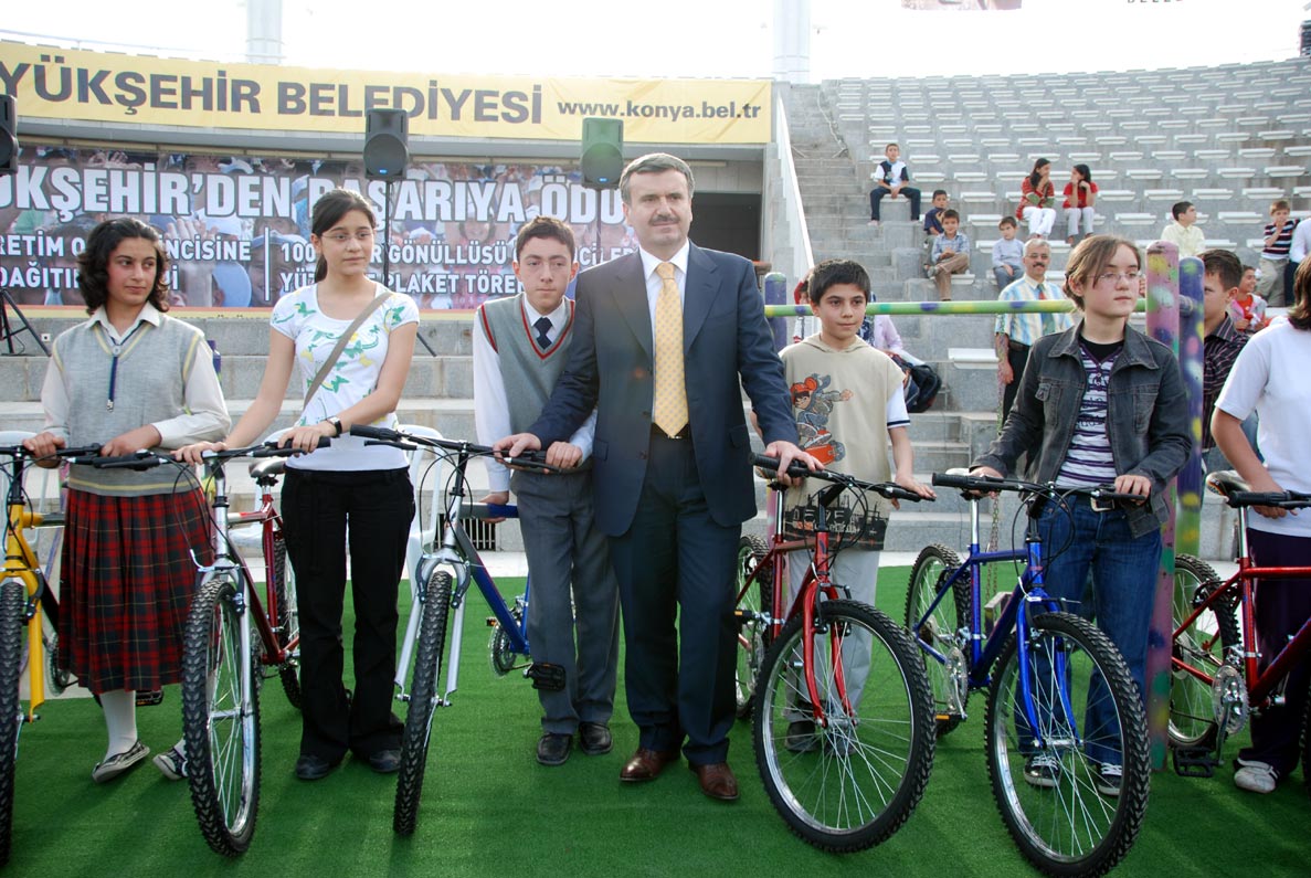 191 İlköğretim Okulu Birincisi Bisikletle Ödüllendirildi