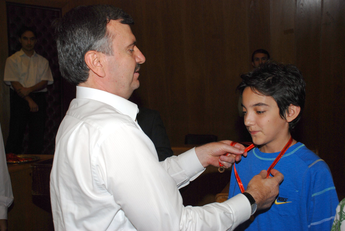 ÖSS ve OKS'de İlk 100'e Giren Öğrenciler Ödüllendirildi