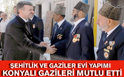 Başkan Akyürek ve Gaziler İstiklal Harbi Şehitliği'ni İnceledi