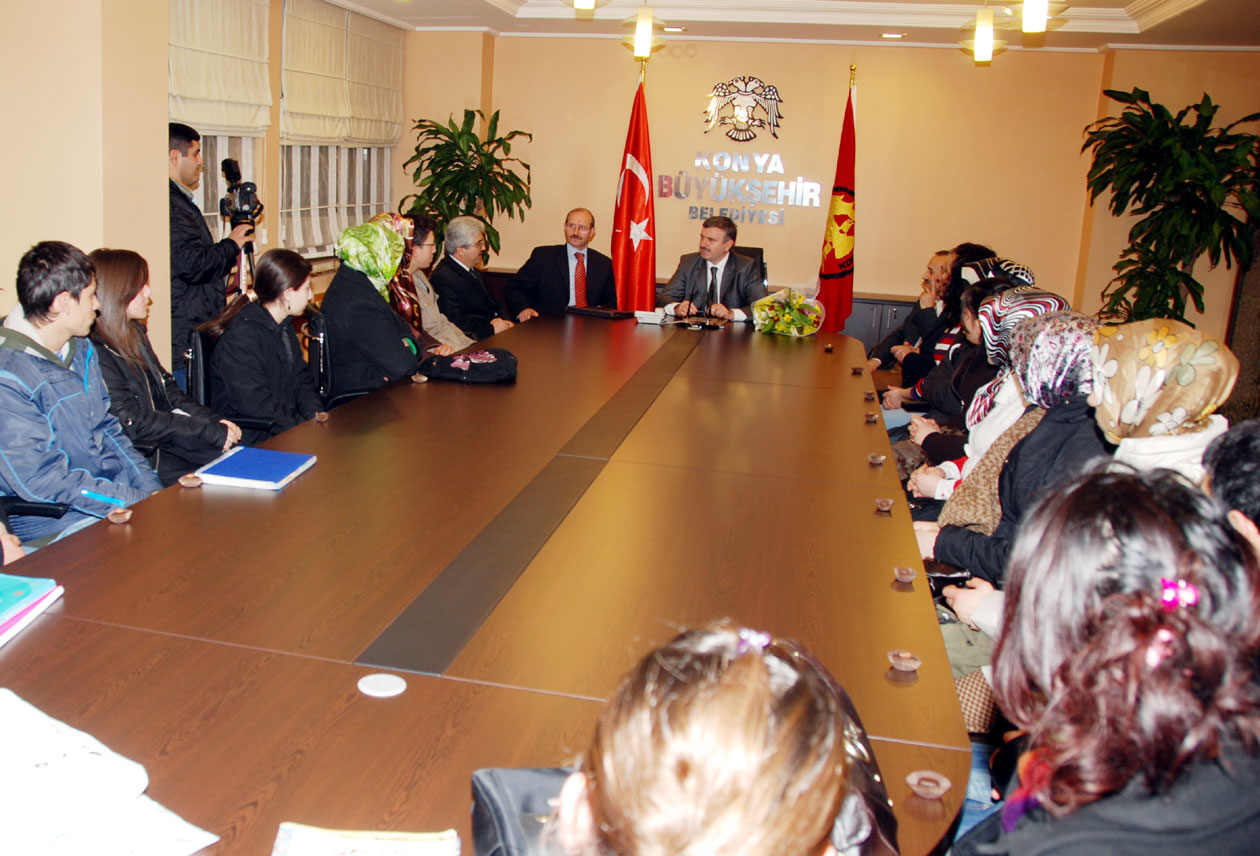 Büyükşehir 35 Dar Gelirli Öğrenciyi Dershaneye Gönderiyor
