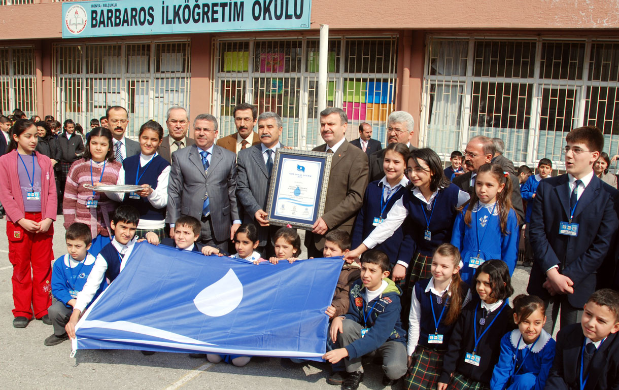 Barbaros İlköğretim Okulu'na Mavi Bayrak Verildi