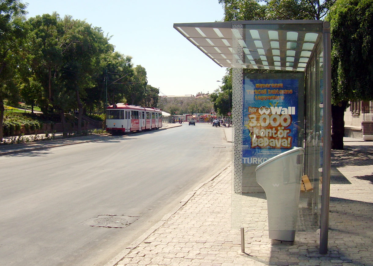Kent Mobilyaları ve Otobüs Durakları Yenileniyor