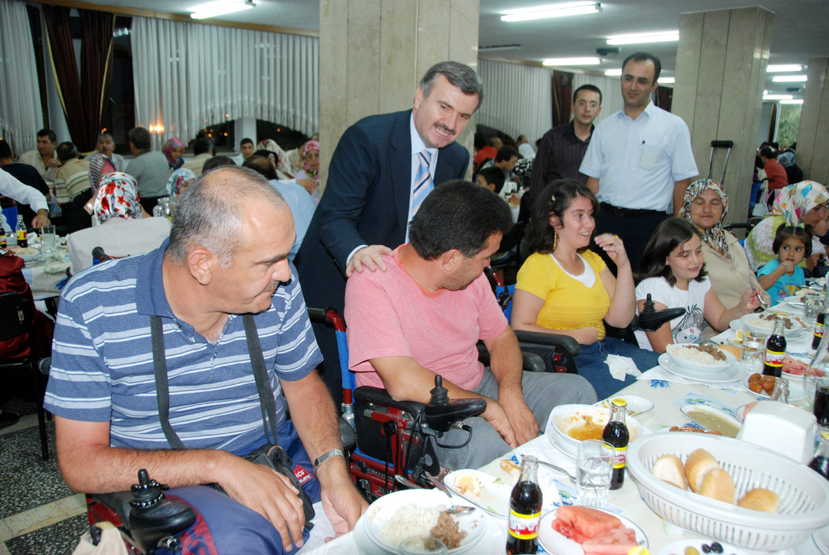 Başkan Akyürek Engelli Derneklerini İftarda Ağırladı