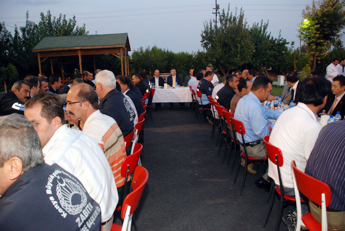 Başkan Akyürek Nöbetçi Personelle İftarda Bir Araya Geldi