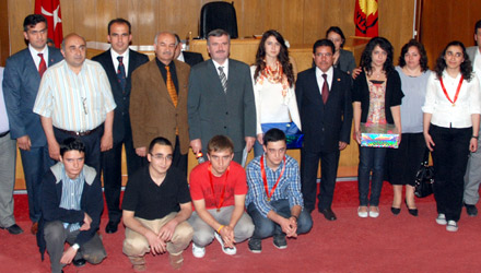 YGS'de İlk 100'e Giren Öğrenciler Ödüllendirildi