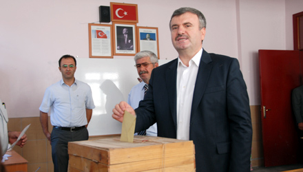 Başkan Akyürek Referandum İçin Oyunu Kullandı
