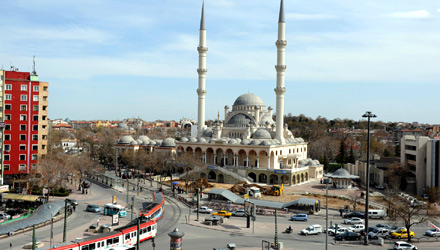 Hacıveyiszade Çevresi Meydan Haline Getiriliyor