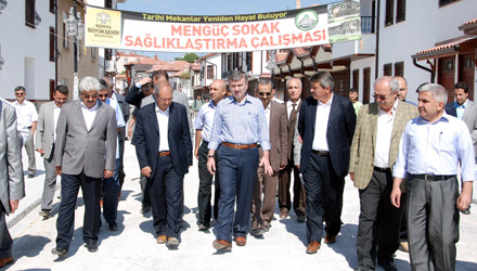 Başkan Akyürek Tarihi Bölgedeki Çalışmaları İnceledi