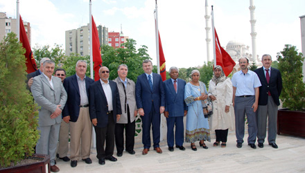 Tanzanya Eski Cumhurbaşkanı Mwinyi Başkan Akyürek'i Ziyaret Etti
