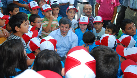 Bakan Davutoğlu Gençlik Merkezi Yaz Kursu Öğrencileri İle Buluştu