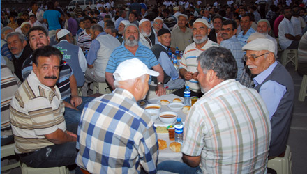 Esenler Mahallesi Büyükşehir'in İftarında Buluştu