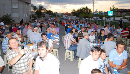 Mahalle İftarları Harmancık Mahallesi'nde