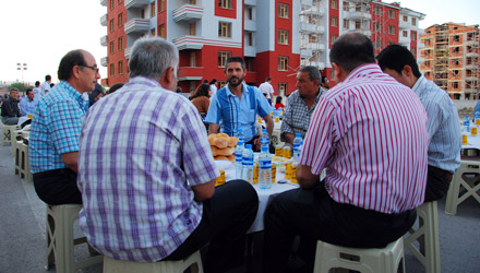 Erenler Mahallesi Büyükşehir'in İftarında Buluştu