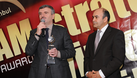 'Stratejik Vizyon Sahibi Siyasetçi: Tahir Akyürek'