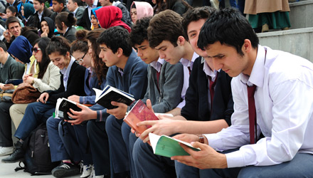 Gençler Kütüphane Haftası'nda Okuma Saati'nde Buluştu