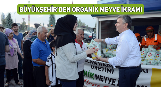 Büyükşehir'den Organik Meyve İkramı