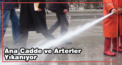 Yollar Yıkanıyor
