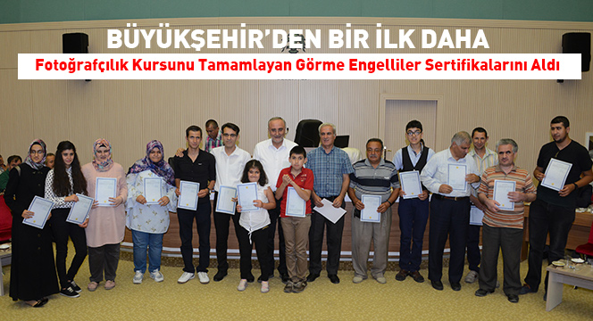Büyükşehir'den Bir İlk Daha: Fotoğrafçılık Kursunu Tamamlayan Görme Engelliler Sertifikalarını Aldı