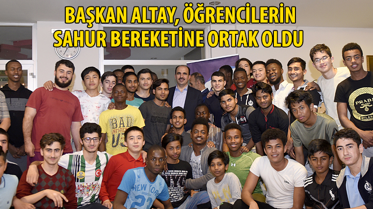 Başkan Altay, Öğrencilerin Sahur Bereketine Ortak Oldu 