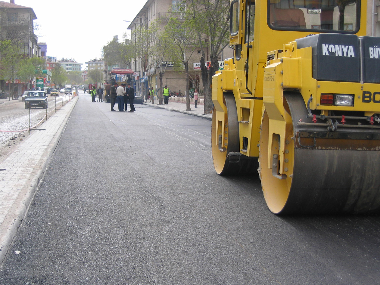 Büyükşehir Belediyesi Yol Düzenleme Çalışmalarını Sürdürüyor