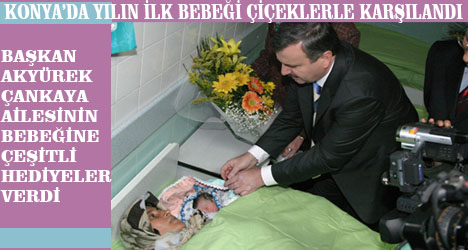 Başkan Akyürek 2006 Yılının İlk Bebeğini Hastanede Ziyaret Etti