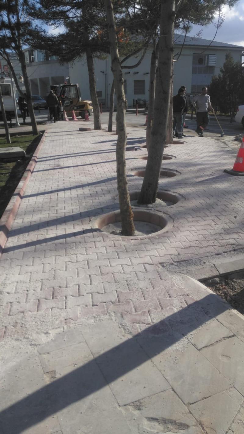 AŞKAN MAHALLESİ YENİ MERAM CADDESİ SSK HASTANESİ ÖNÜ TRETUVAR TAMİRİ YAPIMI. faaliyet gorseli