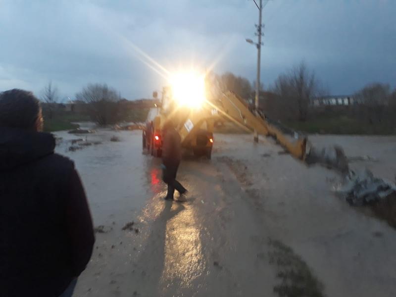 DOĞAL AFETTEN SEBEPLİ SEL BASKINI SONUCU YOL TEMİZLİĞİ  faaliyet gorseli
