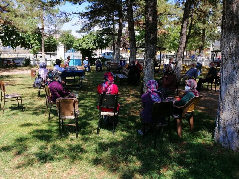 ÜSTÜNLER MAHALLESİNDE SULAMA GÜBRELEME ARI YETİŞTİRİCİLİĞİ EĞİTİMLERİ faaliyet gorseli
