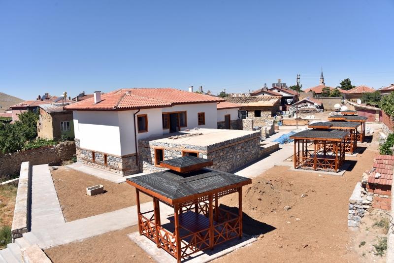 LADİKLİ AHMET HÜDAİ EVİ REKONSTRÜKSİYONU VE ÇEVRE DÜZENLEMESİ faaliyet gorseli