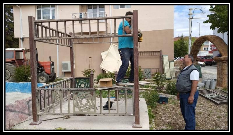 PARK VE BAHÇELERE KAMELYA VE BANK YERLEŞTİRİLMESİ ÇALIŞMALARI faaliyet gorseli