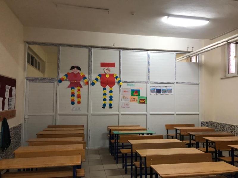 YENİ MAHALLEDE BULUNAN CUMHURİYET İLKOKULUNA PVC YAPIMI faaliyet gorseli