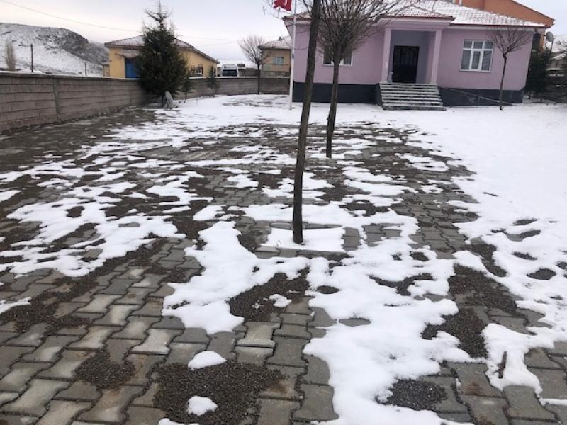 KARACADERE MAHALLESİNDE OKUL BAHÇESİNE, SAĞLIK OCAĞINA VE KUR'AN KURSU BAHÇESİNE KİLİTLİ TAŞ YAPIMI. faaliyet gorseli