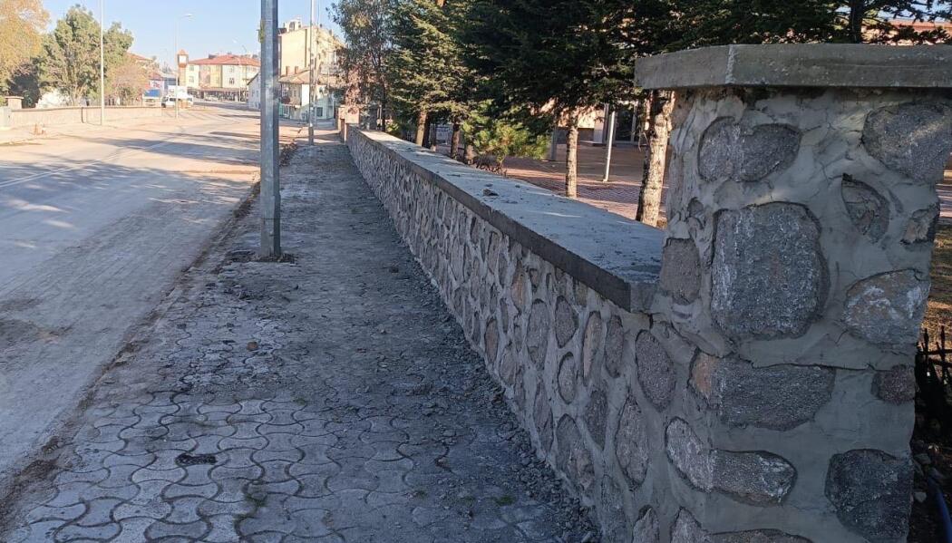 2023 YILI YALIHÜYÜK MERKEZ MEZARLIKLARINDA TAŞ DUVAR YAPIMI faaliyet gorseli