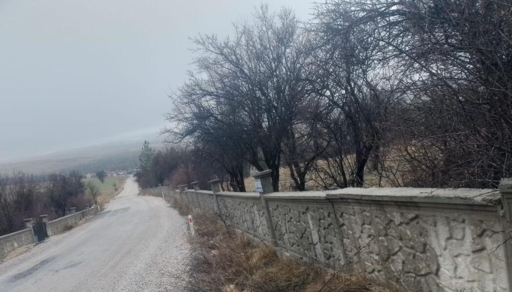 2018 YILI AHIRLI İLÇESİ BÜYÜKÖZ MAHALLE MEZARLIĞINDA BETONARME DUVAR YAPILMASI faaliyet gorseli