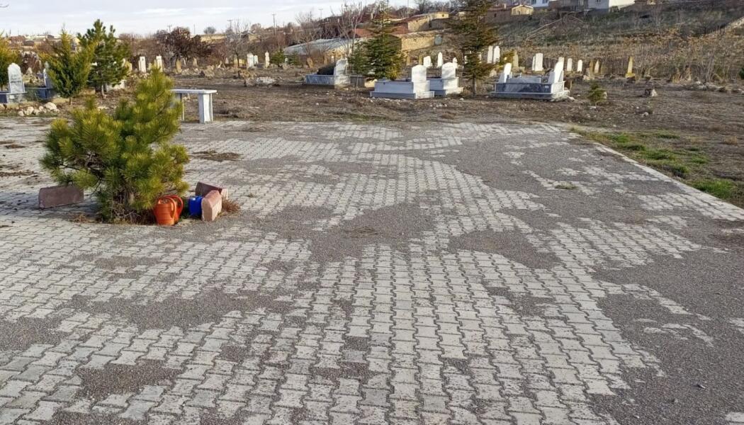 2022 KADINHANI İLÇESİ MEZARLIKLARINDA BETON DUVAR, PARKE-BORDÜR, TAŞ DUVAR YAPIM ÇALIŞMALARI faaliyet gorseli