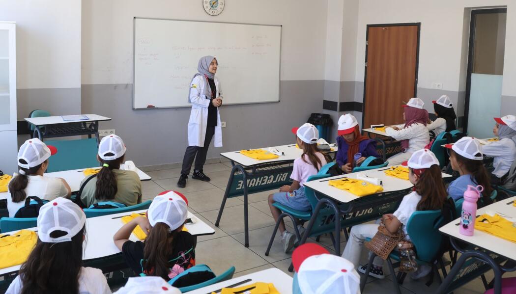2.380 BİLGEHANE ÖĞRENCİSİNE ÇANTA TAKDİMİ faaliyet gorseli