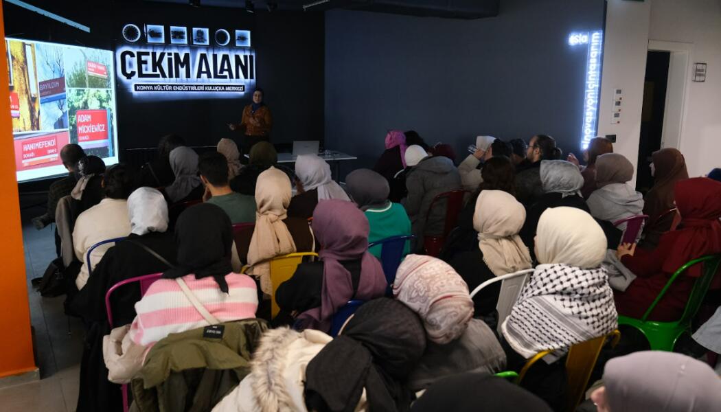2024 YILI ŞEHİR VE GRAFİK: BİR ÇÖZÜM ARACI OLARAK TASARIM SÖYLEŞİSİ faaliyet gorseli