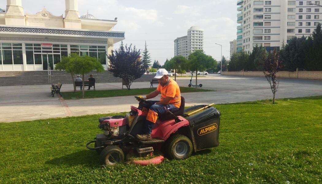 MUHTELİF ALANLARDA ÇİM BİÇME ÇALIŞMASI faaliyet gorseli