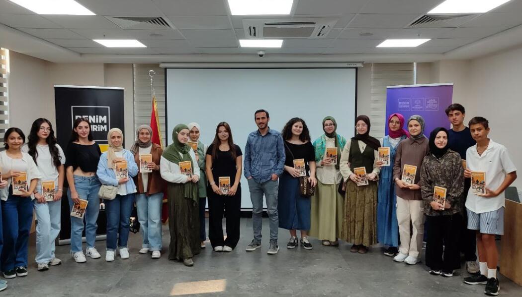 EDEBİYAT TOPLULUĞU VE YAZAR ABDULLAH KASAY BULUŞMASI faaliyet gorseli