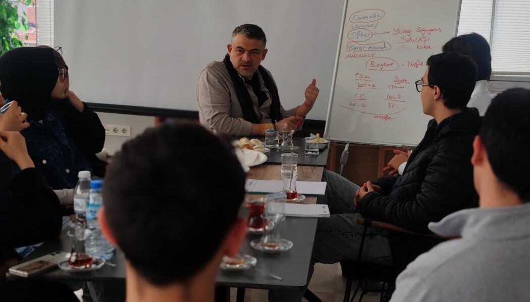 GENÇLİK ŞUBE MÜDÜRÜ ZEKERİYA ÖZBERK İLE  GENÇLİK VE GÖNÜLLÜLÜK EĞİTİMLERİ faaliyet gorseli