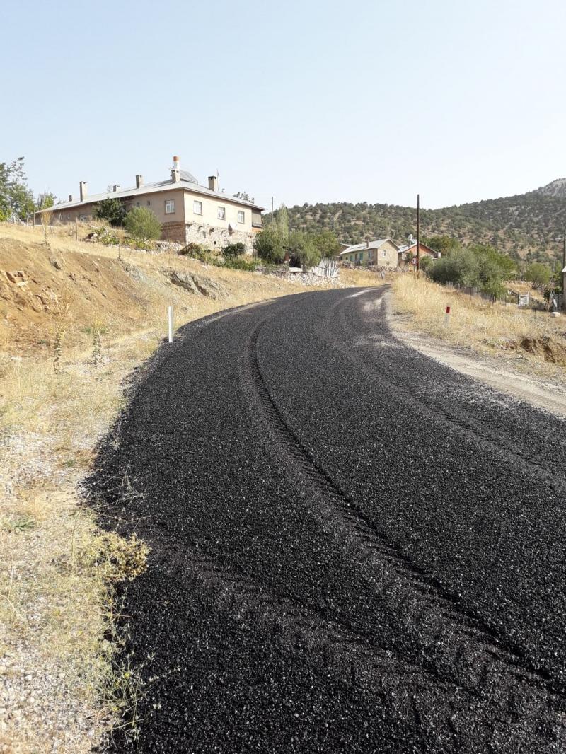 DUTLU  - BELKUYU MAHALLLESİ ARASI YAMA ÇALIŞMASI  faaliyet gorseli