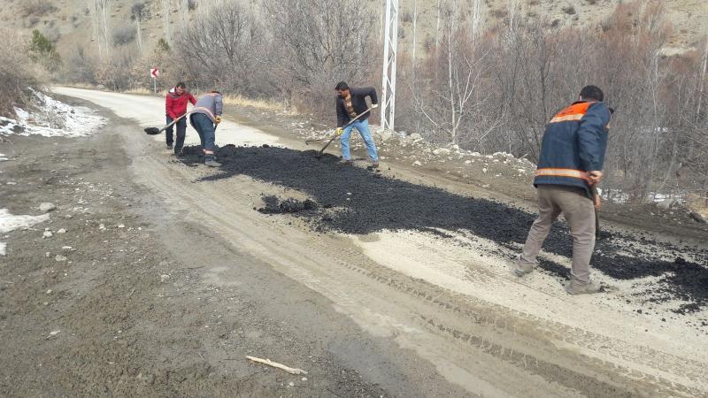 KAYASARAY - YAYIKLI MAHALLESİ YOLU ARASI YAMA ÇALIŞMASI faaliyet gorseli