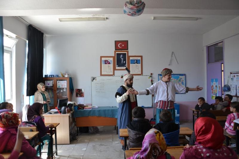MEDENİYET OKULU DEĞERLER EĞİTİMİ DERGİ DAĞITIMI VE TİYATRO GÖSTERİSİ faaliyet gorseli